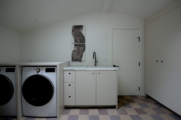 Driftwood Studio Inc - Raleigh Pruett - The Bay Haven Project - 38 - Laundry